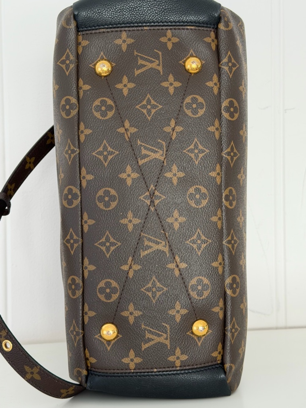 Authentic Louis Vuitton Pallas Tote - Picture 9 of 16